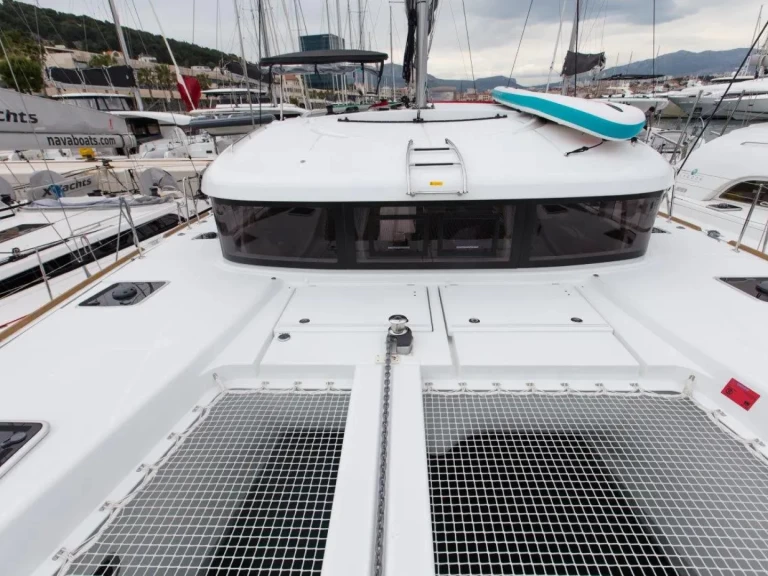 Catamaran à louer à Lávrio au meilleur prix