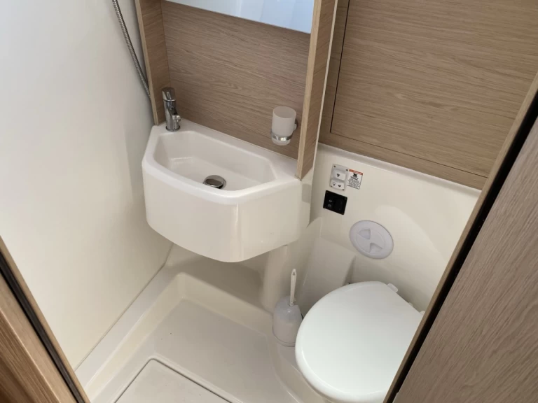 Location bateau Salerne pas cher Oceanis 51.1