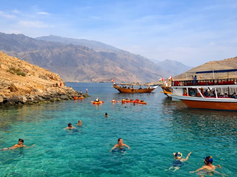 Louez un Custom Made custom à Khasab