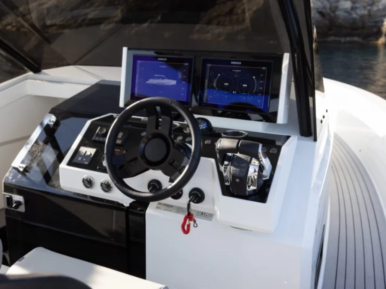 De Antonio d36 a louer à Porto Badino