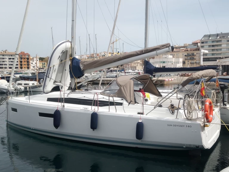 Louer Voilier avec ou sans skipper Jeanneau à Palamós