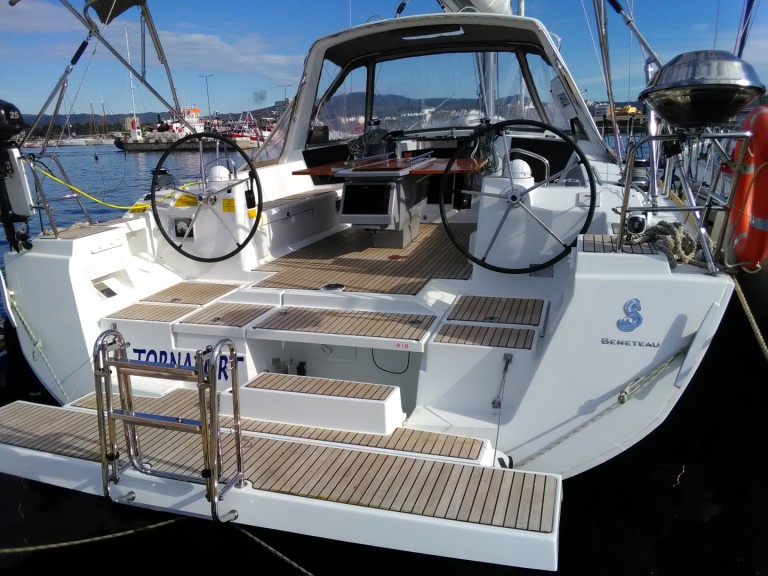 Bénéteau Oceanis 45 a louer à Palamós