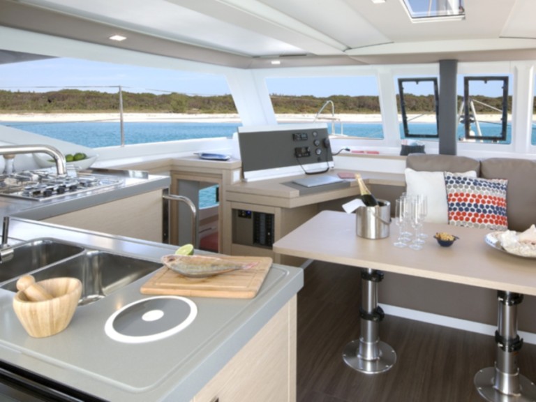 Location bateau Fountaine Pajot Lucia 40 à Palamós sur Samboat