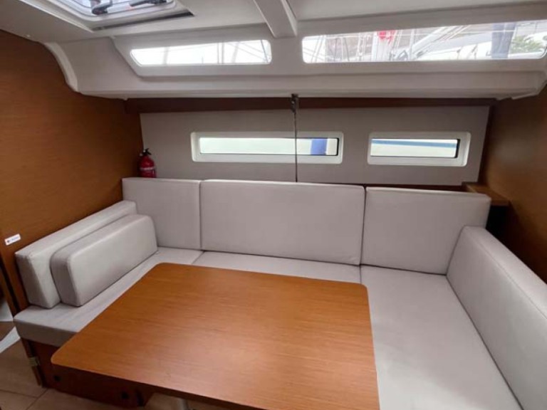 Louer Voilier avec ou sans skipper Jeanneau à Castellammare di Stabia