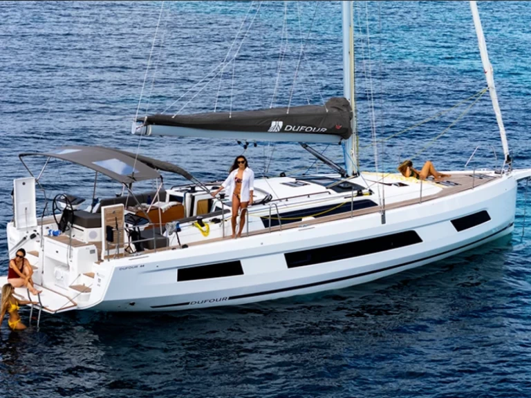 Louez un Dufour Dufour 44 à Álimos