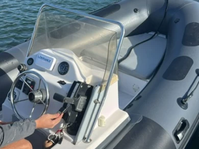 Louer Semi-rigide avec ou sans skipper Sacs à Marseillan