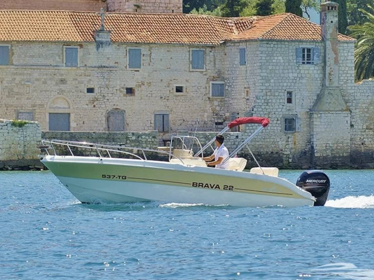 Bateau à moteur à louer à Trogir au meilleur prix