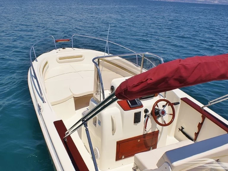 Louez un Mingolla Brava 22 à Trogir