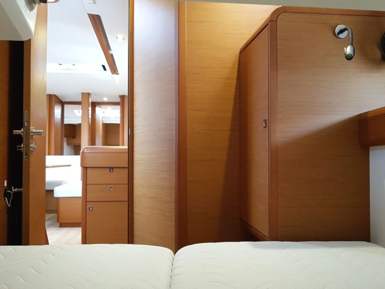 Location bateau Jeanneau Sun Odyssey 519 à Pýlos sur Samboat