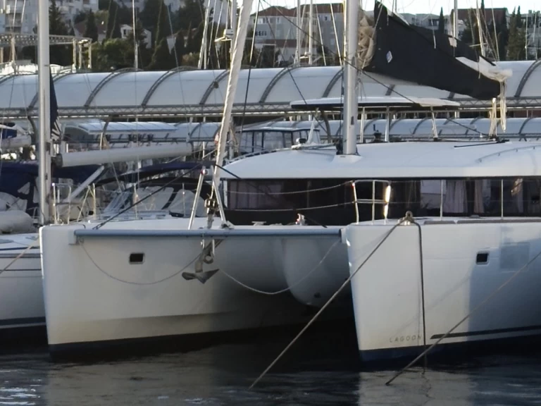 Louez un Lagoon Lagoon 450 Sport Top à Rogoznica