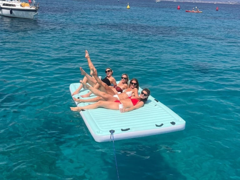 Louez un Four Winns Sundowner 285 à Cannes