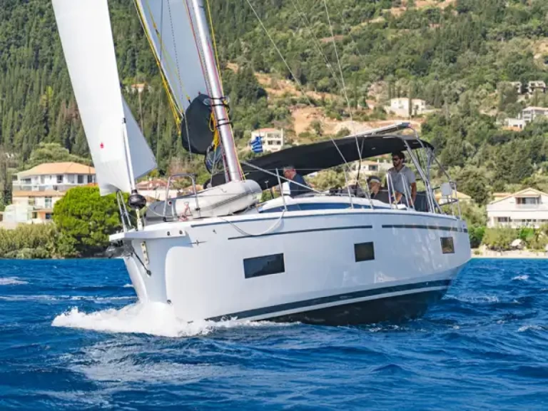 Location bateau Bavaria Bavaria C38 à Nikiána sur Samboat