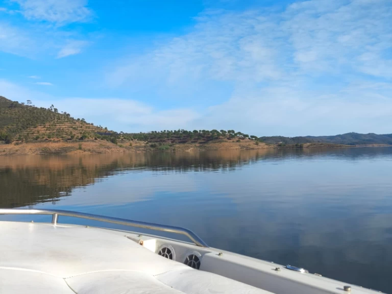 Louez un Glastron SSV 215 à Ferragudo