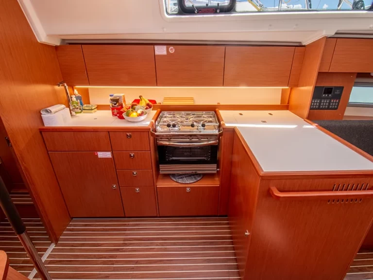 Location bateau Bavaria Bavaria C42 à Nikiána sur Samboat