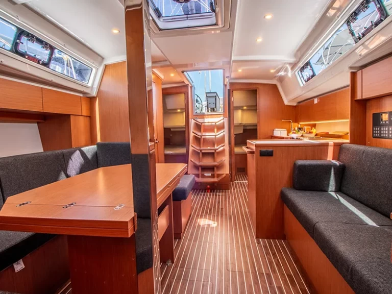 Location bateau Nikiána pas cher Bavaria C42