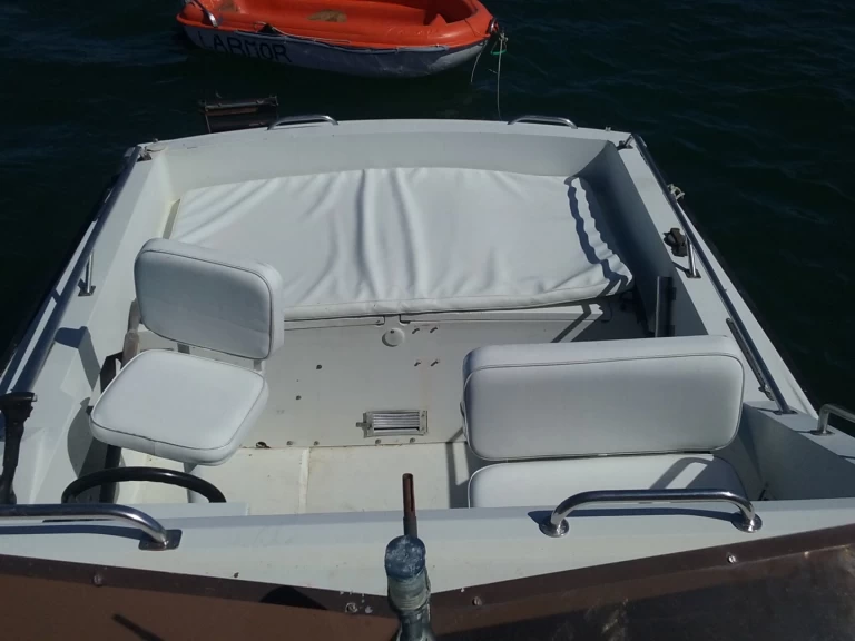 Bateau à moteur à louer à Lège-Cap-Ferret au meilleur prix