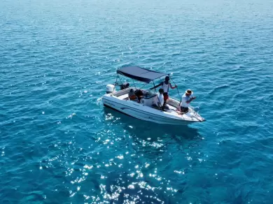 Bateau à moteur à louer à Zakynthos au meilleur prix