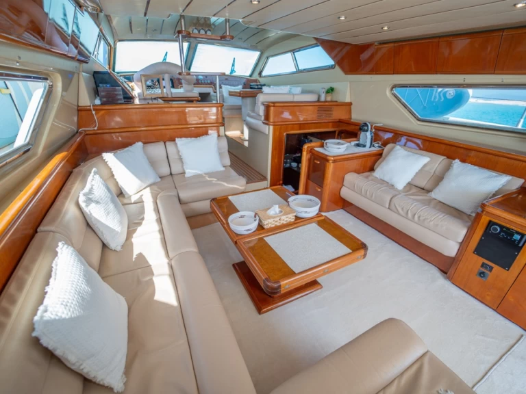 Location Yacht Ferretti avec permis