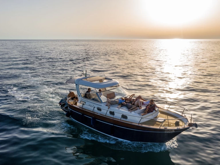 Bateau à moteur à louer à Sorrento au meilleur prix