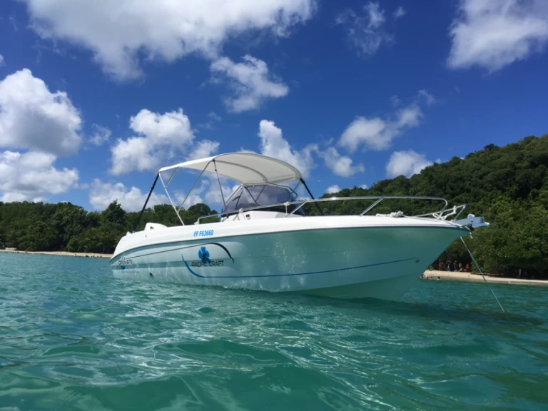 Location à Le Marin - Pacific Craft Pacific Craft 670 Open sur SamBoat