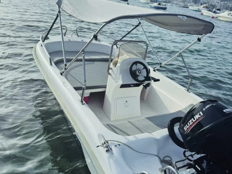 Bateau à moteur à louer à Sant Andreu de Llavaneres au meilleur prix