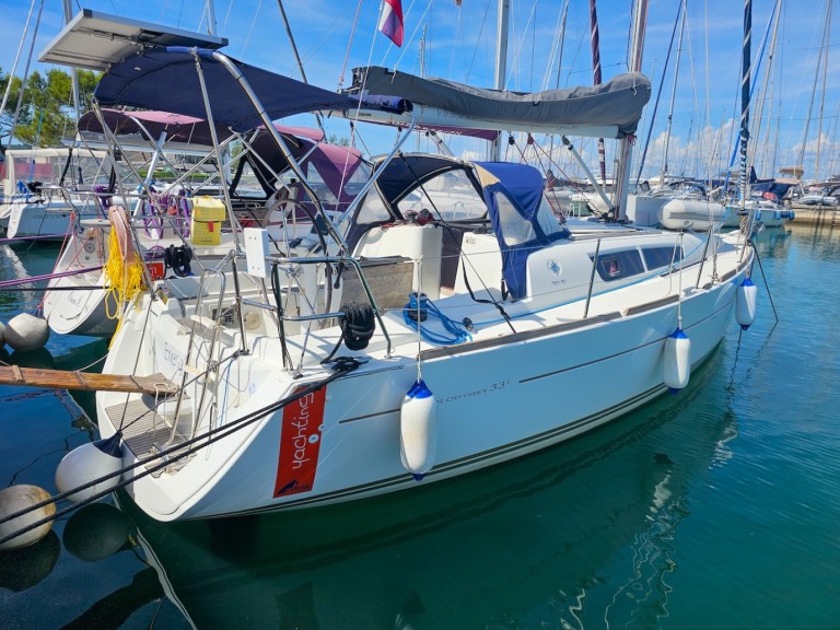 Louez un Jeanneau Sun Odyssey 33i à Izola