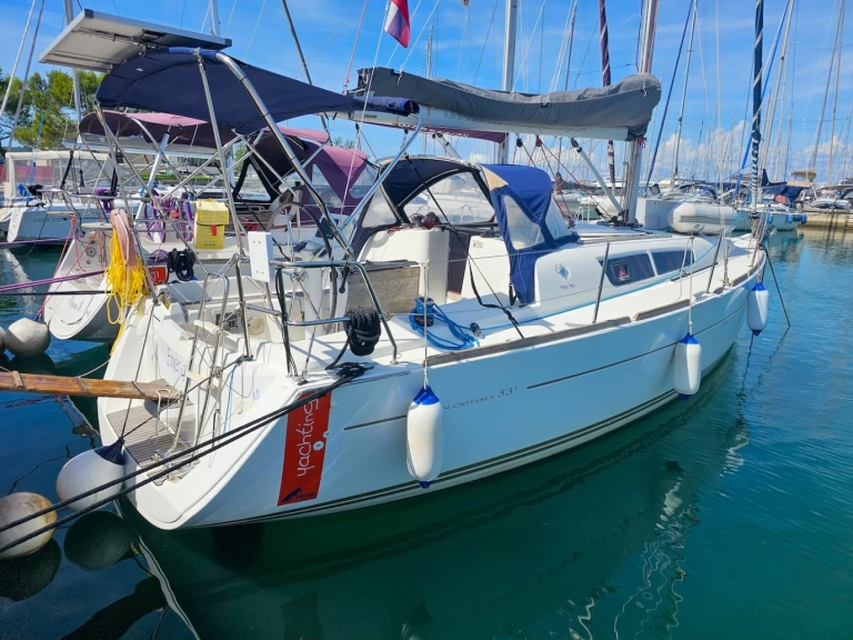 Louez un Jeanneau Sun Odyssey 33i à Izola