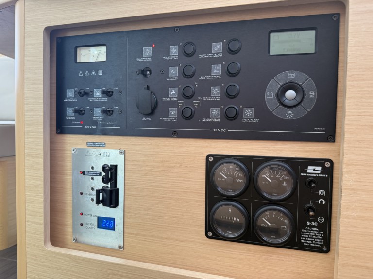 Louez un Lagoon Lagoon 42, 2020,  Air Condition, Generator, Water maker, Solar panel, Only with skipper, 2 SUP offered free à Lefkáda