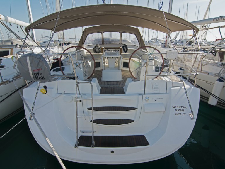 Location bateau Komolac pas cher Jeanneau 53