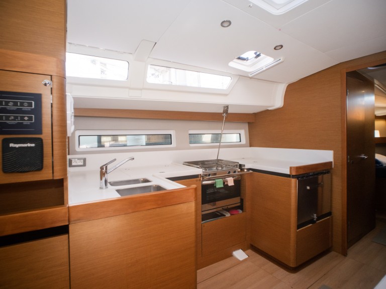 Location bateau Jeanneau Sun Odyssey 490 à Olbia sur Samboat
