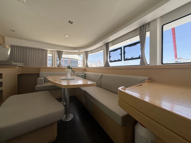 Location bateau Lagoon Lagoon 42, 2020,  Air Condition, Generator, Water maker, Solar panel, 2 SUP offered free à Lefkáda sur Samboat
