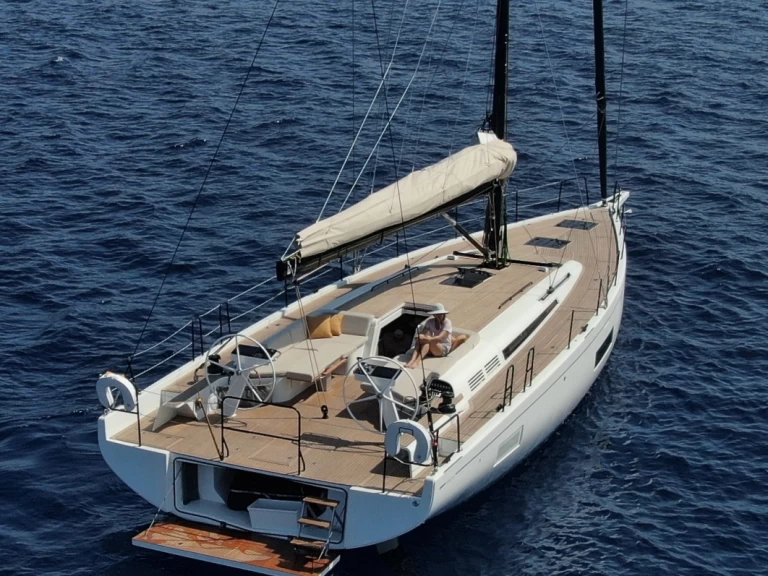 Location bateau Bénéteau First 53 à Cugnana Verde sur Samboat