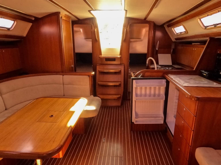 Triplast Y40 a louer à Izola