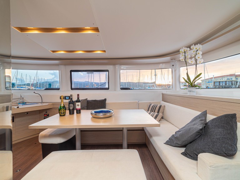 Location bateau Ligia pas cher Lagoon 46