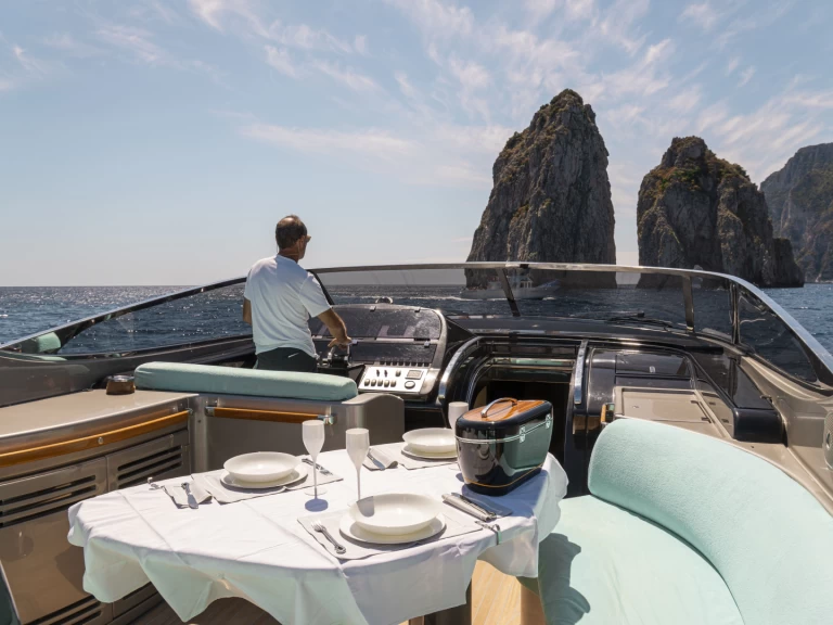 Louez un Riva RIVALE 52 à Italie