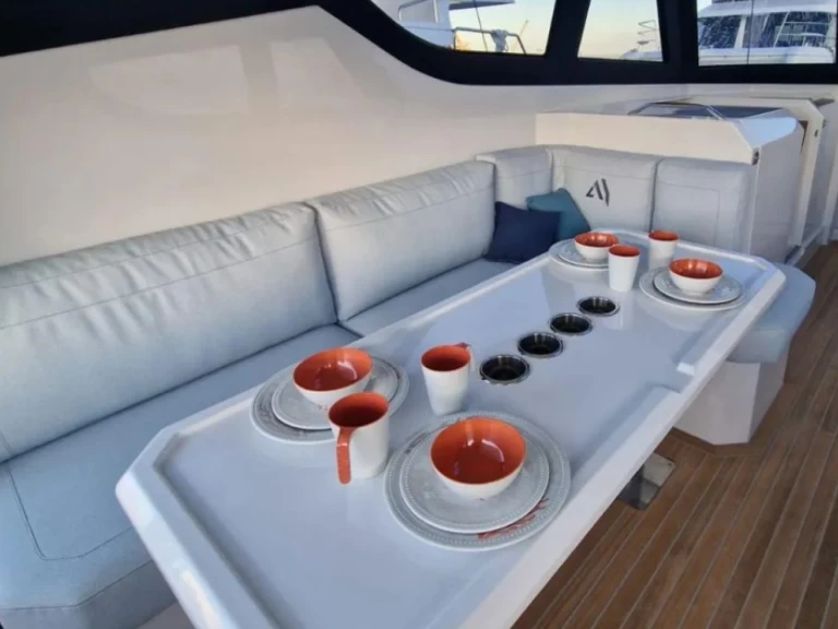 Bateau à moteur à louer à Cogolin au meilleur prix