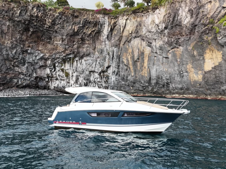 Location Bateau à moteur Jeanneau avec permis