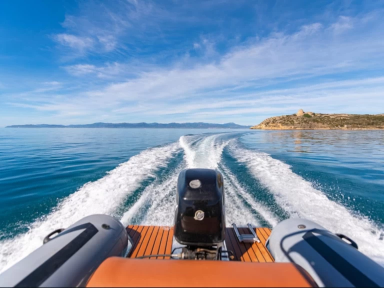 Louer Semi-rigide avec ou sans skipper Sacs à Cagliari
