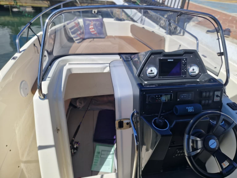 Louer Bateau à moteur avec ou sans skipper Quicksilver à Estepona