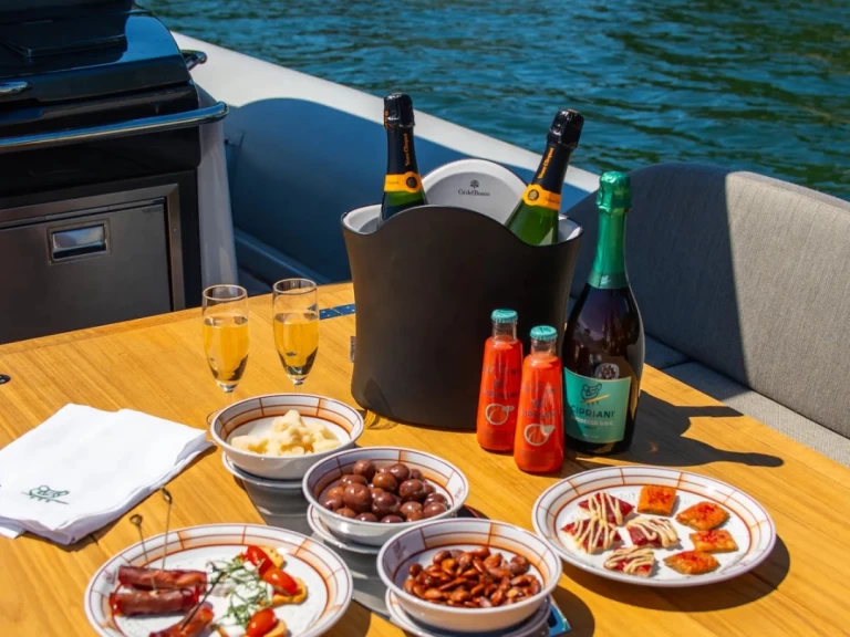 Louer Bateau à moteur avec ou sans skipper Sacs à Phuket (Ville)