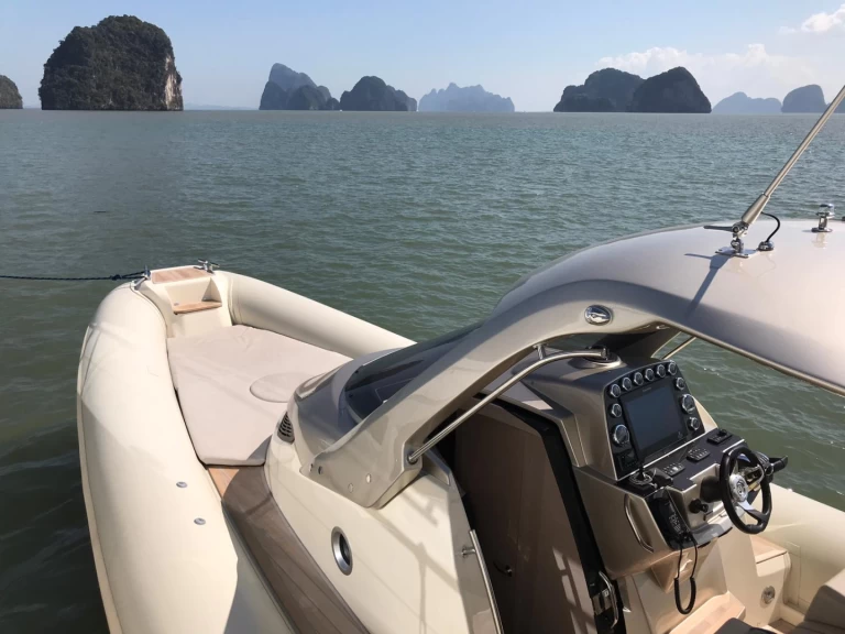 Bateau à moteur à louer à Phuket (Ville) au meilleur prix