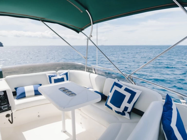 Louer Bateau à moteur avec ou sans skipper Princess à Phuket (Ville)