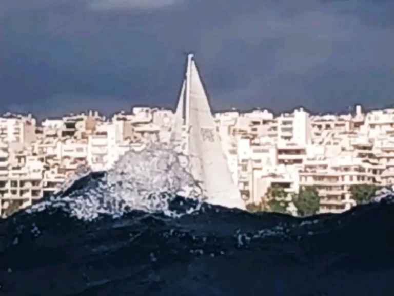 Location bateau Athènes pas cher Grand Soleil 37 Race