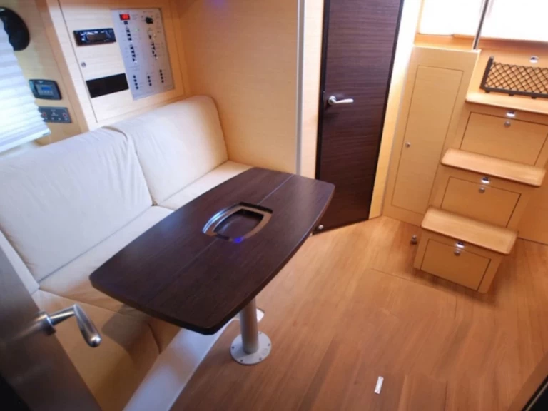 Bateau à moteur à louer à Cannigione au meilleur prix