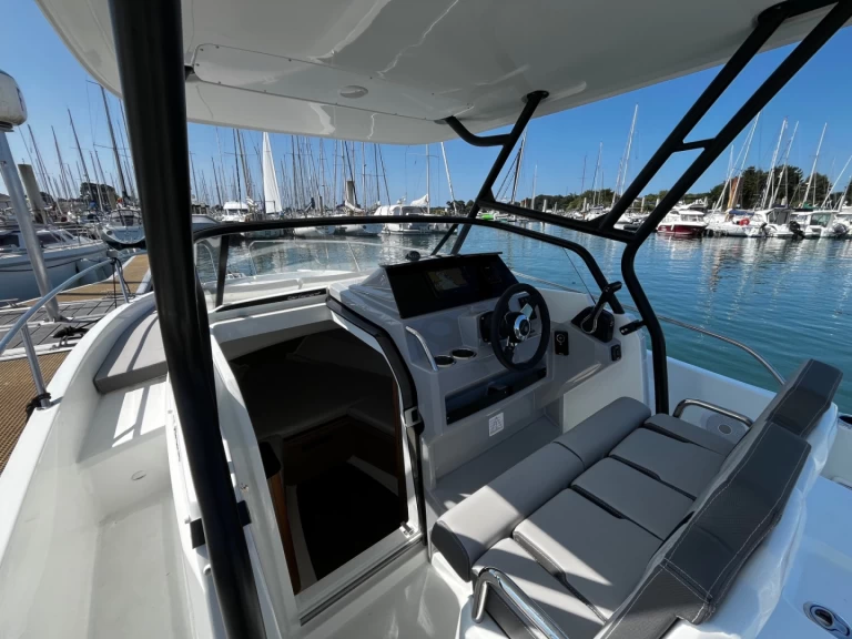 Location bateau La Forêt-Fouesnant pas cher Cap Camarat 7.5 WA Serie 2