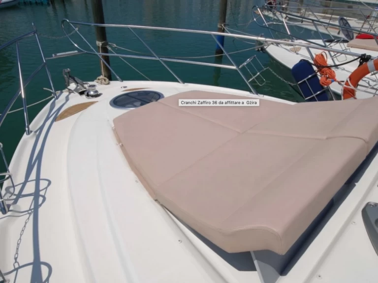 Louer Bateau à moteur avec ou sans skipper Cranchi à Cannigione