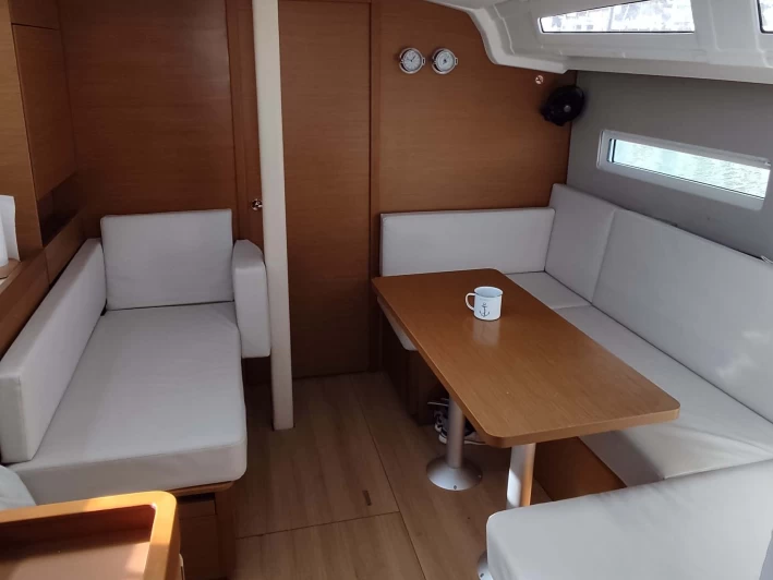 Louer Voilier avec ou sans skipper Jeanneau à Le Pirée