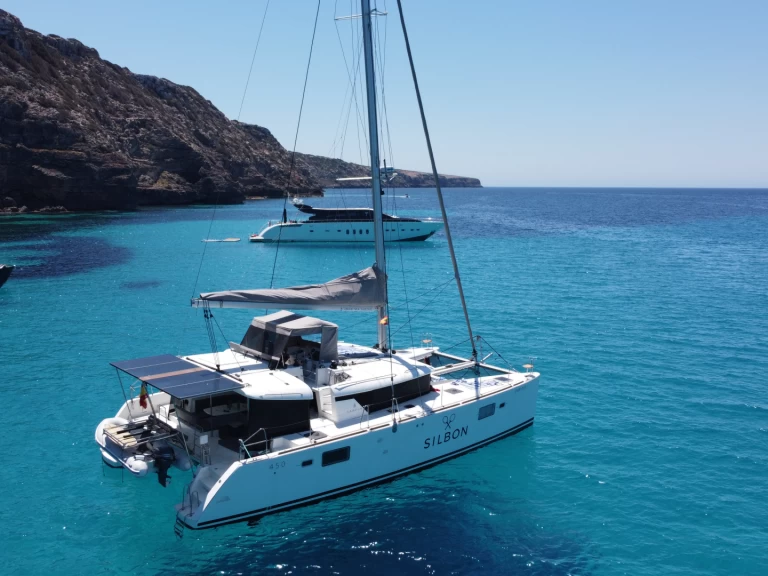 Catamaran à louer à Santa Eulària des Riu au meilleur prix