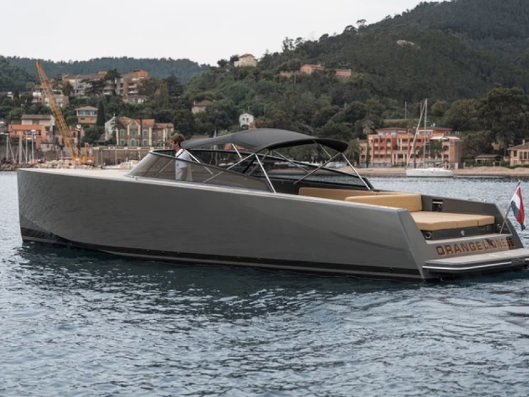 Location Bateau à moteur VanDutch avec permis