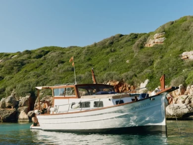 Motorboat rental with or without captain Capeador Port Mahon